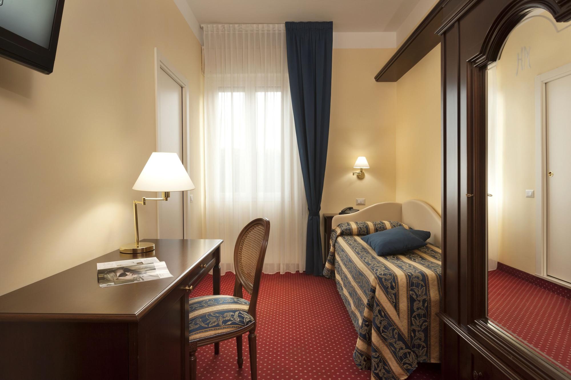 Hotel Milano Helvetia - In Centro Con Piscina Riccione Eksteriør billede