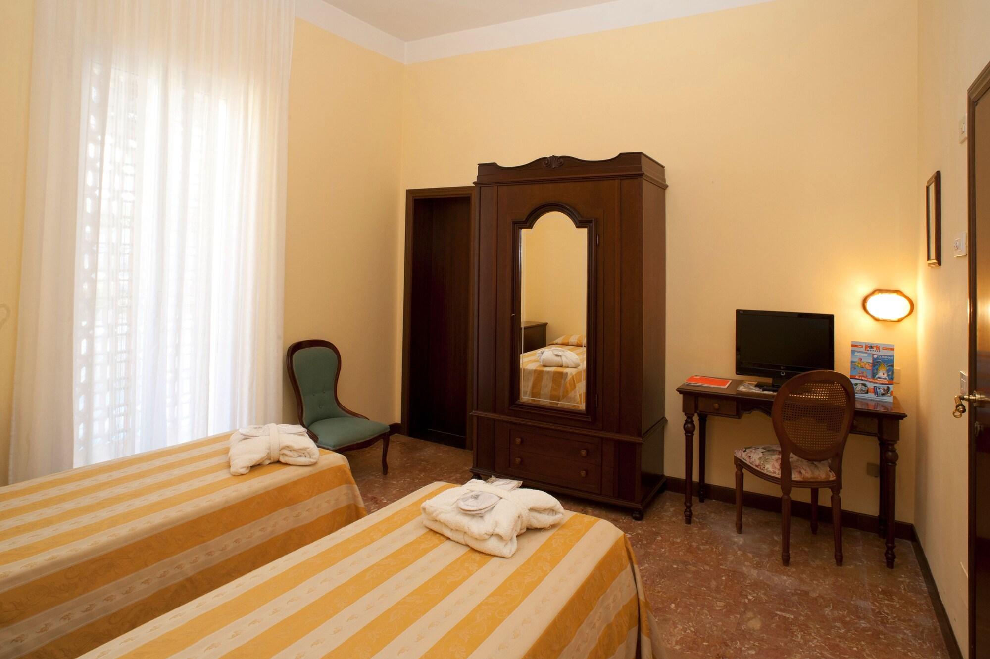 Hotel Milano Helvetia - In Centro Con Piscina Riccione Eksteriør billede