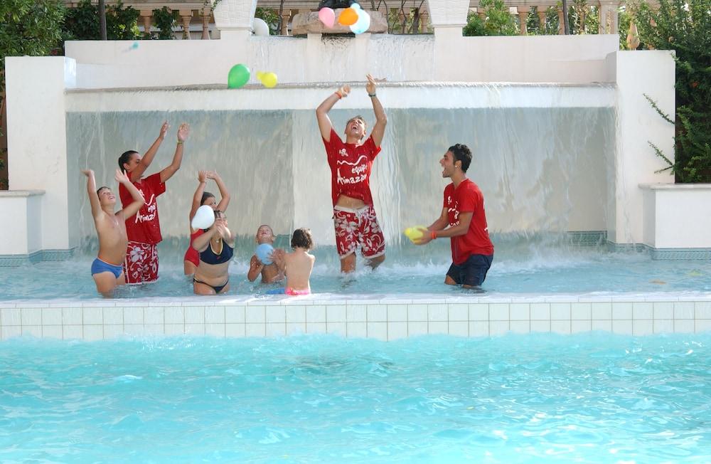 Hotel Milano Helvetia - In Centro Con Piscina Riccione Eksteriør billede