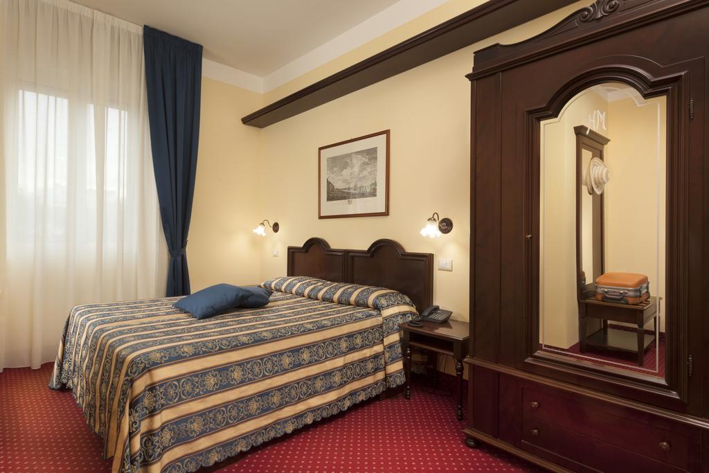 Hotel Milano Helvetia - In Centro Con Piscina Riccione Eksteriør billede